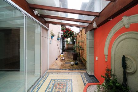 Casa de condomínio para alugar com 300m², 5 quartos e 4 vagas Casa de condomínio para alugar com 300m², 5 quartos e 4 vagasCorredor Lateral