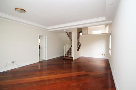 Casa de condomínio para alugar com 300m², 5 quartos e 4 vagas Casa de condomínio para alugar com 300m², 5 quartos e 4 vagasSala Principal