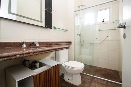 Casa de condomínio para alugar com 300m², 5 quartos e 4 vagas Casa de condomínio para alugar com 300m², 5 quartos e 4 vagasBanheiro Suíte 4