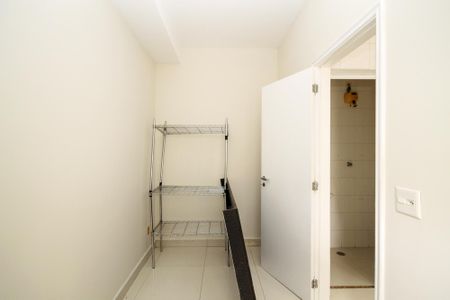 Casa de condomínio para alugar com 300m², 5 quartos e 4 vagas Casa de condomínio para alugar com 300m², 5 quartos e 4 vagasQuarto de Serviço