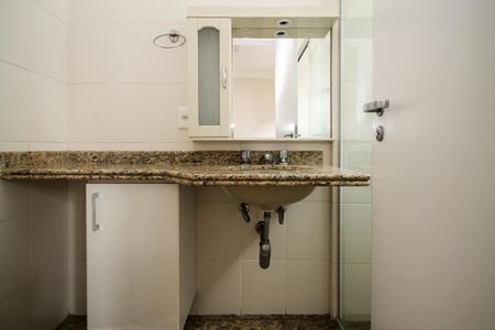Casa de condomínio para alugar com 300m², 5 quartos e 4 vagas Casa de condomínio para alugar com 300m², 5 quartos e 4 vagasBanheiro Suíte 1