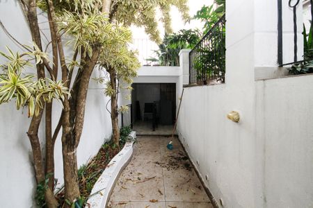 Casa de condomínio para alugar com 300m², 5 quartos e 4 vagas Casa de condomínio para alugar com 300m², 5 quartos e 4 vagasCanil