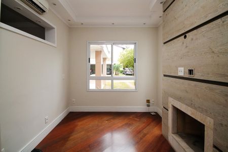 Casa de condomínio para alugar com 300m², 5 quartos e 4 vagas Casa de condomínio para alugar com 300m², 5 quartos e 4 vagasSala Lareira