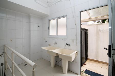 Casa de condomínio para alugar com 300m², 5 quartos e 4 vagas Casa de condomínio para alugar com 300m², 5 quartos e 4 vagasLavanderia