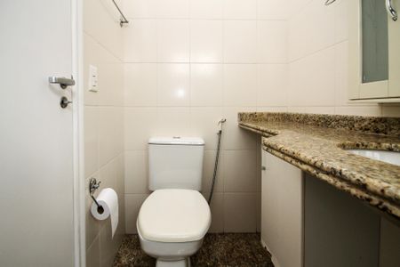 Casa de condomínio para alugar com 300m², 5 quartos e 4 vagas Casa de condomínio para alugar com 300m², 5 quartos e 4 vagasBanheiro Suíte 1