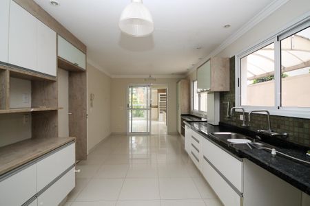 Casa de condomínio para alugar com 300m², 5 quartos e 4 vagas Casa de condomínio para alugar com 300m², 5 quartos e 4 vagasCozinha