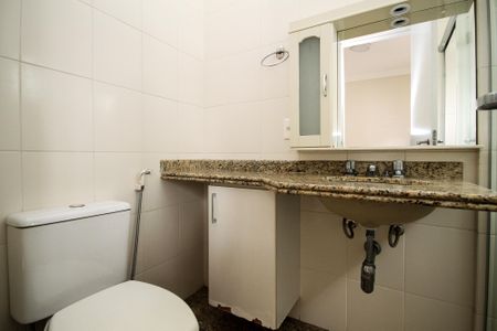 Casa de condomínio para alugar com 300m², 5 quartos e 4 vagas Casa de condomínio para alugar com 300m², 5 quartos e 4 vagasBanheiro Suíte 1