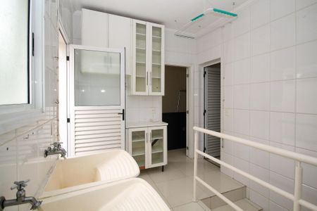 Casa de condomínio para alugar com 300m², 5 quartos e 4 vagas Casa de condomínio para alugar com 300m², 5 quartos e 4 vagasLavanderia