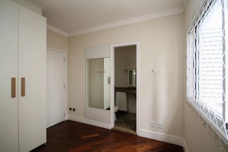 Casa de condomínio para alugar com 300m², 5 quartos e 4 vagas Casa de condomínio para alugar com 300m², 5 quartos e 4 vagasSuíte 1