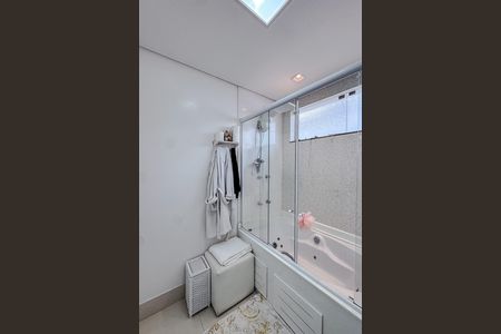 Casa para alugar com 300m², 4 quartos e 4 vagas Casa para alugar com 300m², 4 quartos e 4 vagasBanheiro