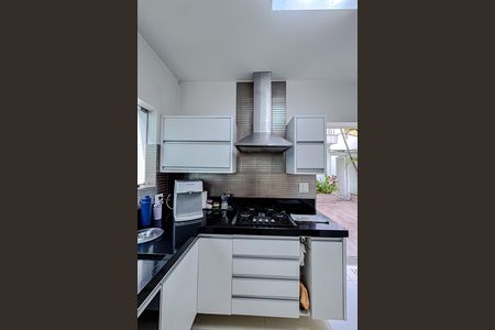 Casa para alugar com 300m², 4 quartos e 4 vagas Casa para alugar com 300m², 4 quartos e 4 vagasCozinha