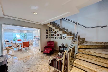 Casa para alugar com 300m², 4 quartos e 4 vagas Casa para alugar com 300m², 4 quartos e 4 vagasSala