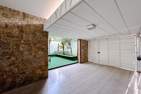 Casa para alugar com 300m², 4 quartos e 4 vagas