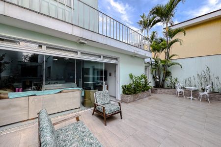 Casa para alugar com 300m², 4 quartos e 4 vagas Casa para alugar com 300m², 4 quartos e 4 vagasÁrea externa