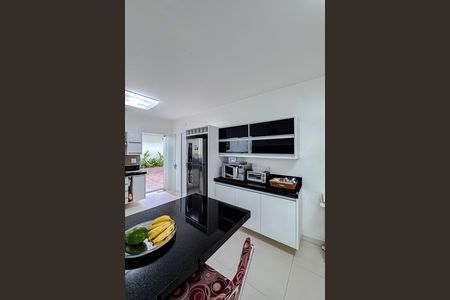 Casa para alugar com 300m², 4 quartos e 4 vagas Casa para alugar com 300m², 4 quartos e 4 vagasCozinha