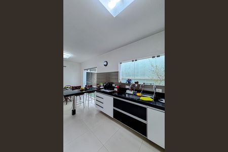 Casa para alugar com 300m², 4 quartos e 4 vagas Casa para alugar com 300m², 4 quartos e 4 vagasCozinha