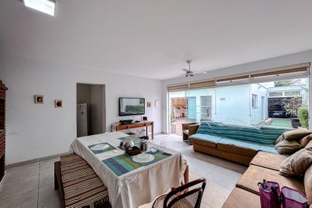 Casa para alugar com 300m², 4 quartos e 4 vagas Casa para alugar com 300m², 4 quartos e 4 vagasChurrasqueira