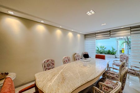 Casa para alugar com 300m², 4 quartos e 4 vagas Casa para alugar com 300m², 4 quartos e 4 vagasSala