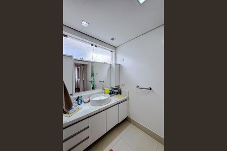 Casa para alugar com 300m², 4 quartos e 4 vagas Casa para alugar com 300m², 4 quartos e 4 vagasBanheiro da Suíte