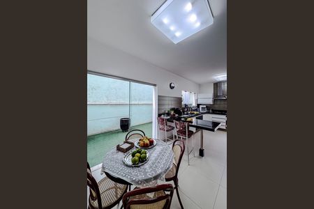 Casa para alugar com 300m², 4 quartos e 4 vagas Casa para alugar com 300m², 4 quartos e 4 vagasCozinha