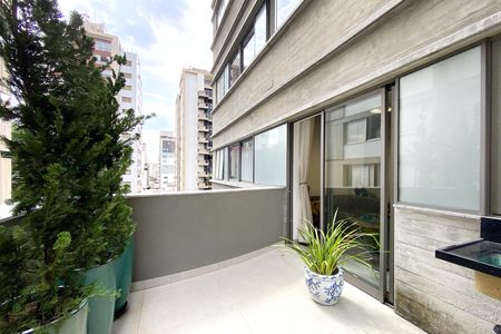Apartamento à venda com 111m², 2 quartos e 3 vagas Apartamento à venda com 111m², 2 quartos e 3 vagasVaranda
