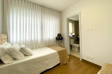 Apartamento à venda com 111m², 2 quartos e 3 vagas Apartamento à venda com 111m², 2 quartos e 3 vagasSuite 2
