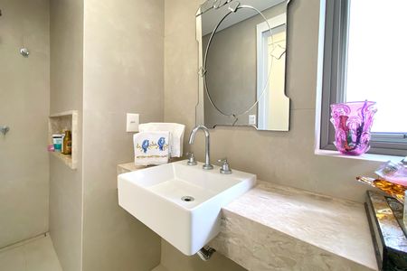 Apartamento à venda com 111m², 2 quartos e 3 vagas Apartamento à venda com 111m², 2 quartos e 3 vagasBanheiro da Suíte 1