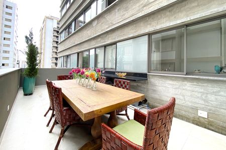 Apartamento à venda com 111m², 2 quartos e 3 vagas Apartamento à venda com 111m², 2 quartos e 3 vagasVaranda
