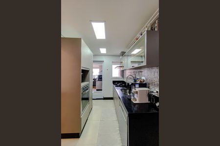 Apartamento à venda com 133m², 3 quartos e 3 vagas Apartamento à venda com 133m², 3 quartos e 3 vagasCozinha