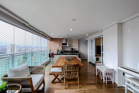 Apartamento à venda com 133m², 3 quartos e 3 vagas Apartamento à venda com 133m², 3 quartos e 3 vagasVaranda da Sala