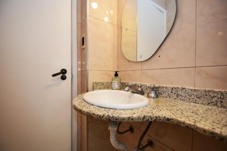 Apartamento à venda com 82m², 2 quartos e 1 vaga Apartamento à venda com 82m², 2 quartos e 1 vagabanheiro corredor