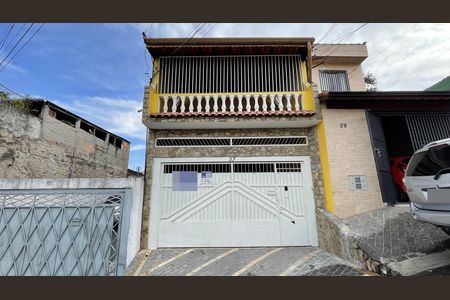 Casa para alugar com 241m², 3 quartos e 4 vagas Casa para alugar com 241m², 3 quartos e 4 vagasFachada + Placa