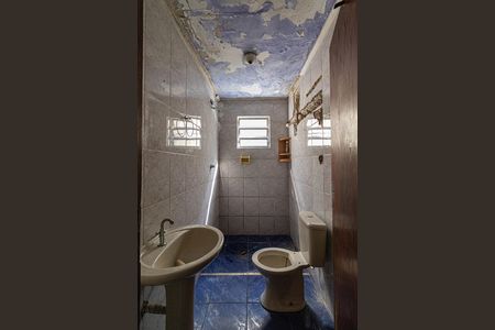 Casa à venda com 340m², 5 quartos e 5 vagasCasa 2 Banheiro
