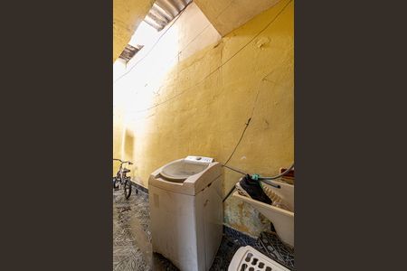 Casa à venda com 340m², 5 quartos e 5 vagasCasa 4 Área de Serviço