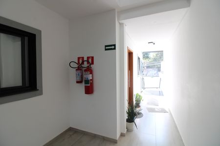 corredor externo de apartamento para alugar com 2 quartos, 40m² em Jardim Nordeste, São Paulo