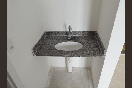 Banheiro de apartamento à venda com 2 quartos, 38m² em Centro, Guarulhos