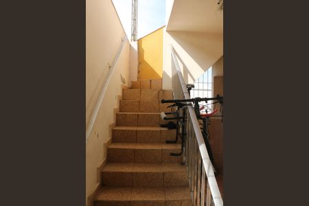 Apartamento para alugar com 178m², 3 quartos e sem vagaEscada