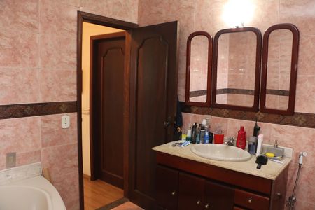 Apartamento para alugar com 178m², 3 quartos e sem vagaBanheiro da Suíte