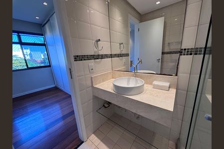 Apartamento para alugar com 81m², 2 quartos e 1 vaga Apartamento para alugar com 81m², 2 quartos e 1 vagaBanheiro do Quarto 2