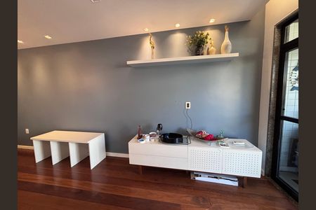 Apartamento para alugar com 81m², 2 quartos e 1 vaga Apartamento para alugar com 81m², 2 quartos e 1 vagaSala