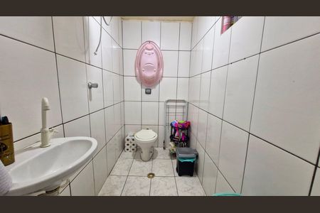 Casa à venda com 32m², 1 quarto e sem vaga Casa à venda com 32m², 1 quarto e sem vagaBanheiro social