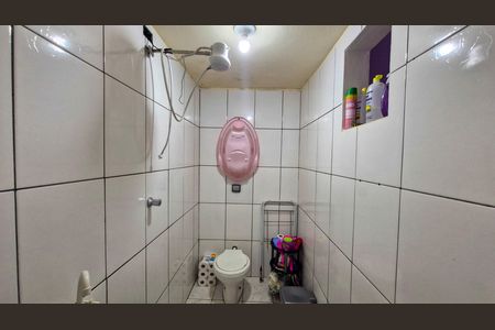Banheiro social de casa à venda com 1 quarto, 32m² em Vila Natal, São Paulo