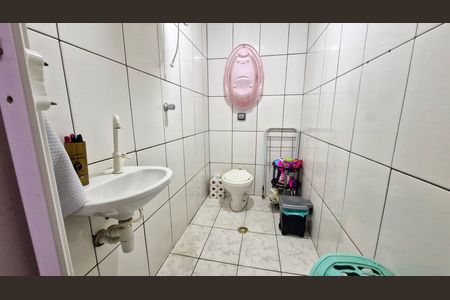 Banheiro social de casa à venda com 1 quarto, 32m² em Vila Natal, São Paulo