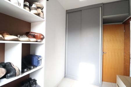 Quarto 1 de apartamento para alugar com 2 quartos, 45m² em Jardim Botânico, Uberlândia