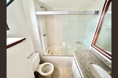 Apartamento à venda com 82m², 3 quartos e 2 vagasBanheiro da Suíte