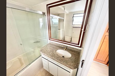 Apartamento à venda com 82m², 3 quartos e 2 vagasBanheiro da Suíte