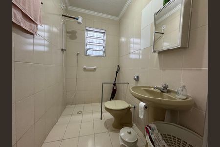 Casa à venda com 218m², 3 quartos e 2 vagas Casa à venda com 218m², 3 quartos e 2 vagasBanheiro 2