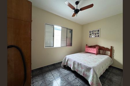 Casa à venda com 218m², 3 quartos e 2 vagas Casa à venda com 218m², 3 quartos e 2 vagasQuarto 2