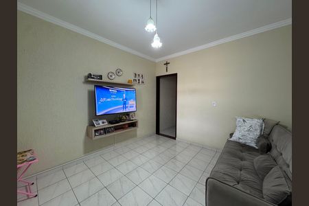 Casa à venda com 218m², 3 quartos e 2 vagas Casa à venda com 218m², 3 quartos e 2 vagasSala