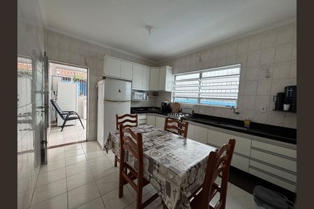 Casa à venda com 218m², 3 quartos e 2 vagas Casa à venda com 218m², 3 quartos e 2 vagasCozinha